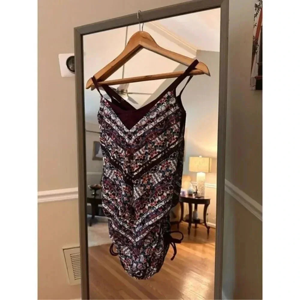 Athleta One Piece Side‎ Ruched 32DDD One apiece Swinsuit Burgandy Floral